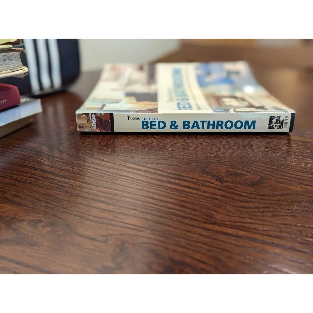 Trends perfect Bed‎ and Bathroom Square Table Book